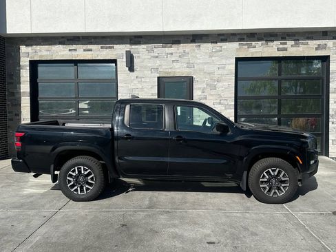 Used 2022 Nissan Frontier SV AWD/4WD image 2