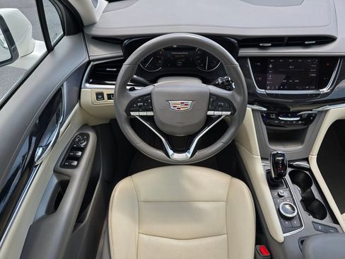Used 2023 Cadillac XT6 Premium Luxury FWD image 17