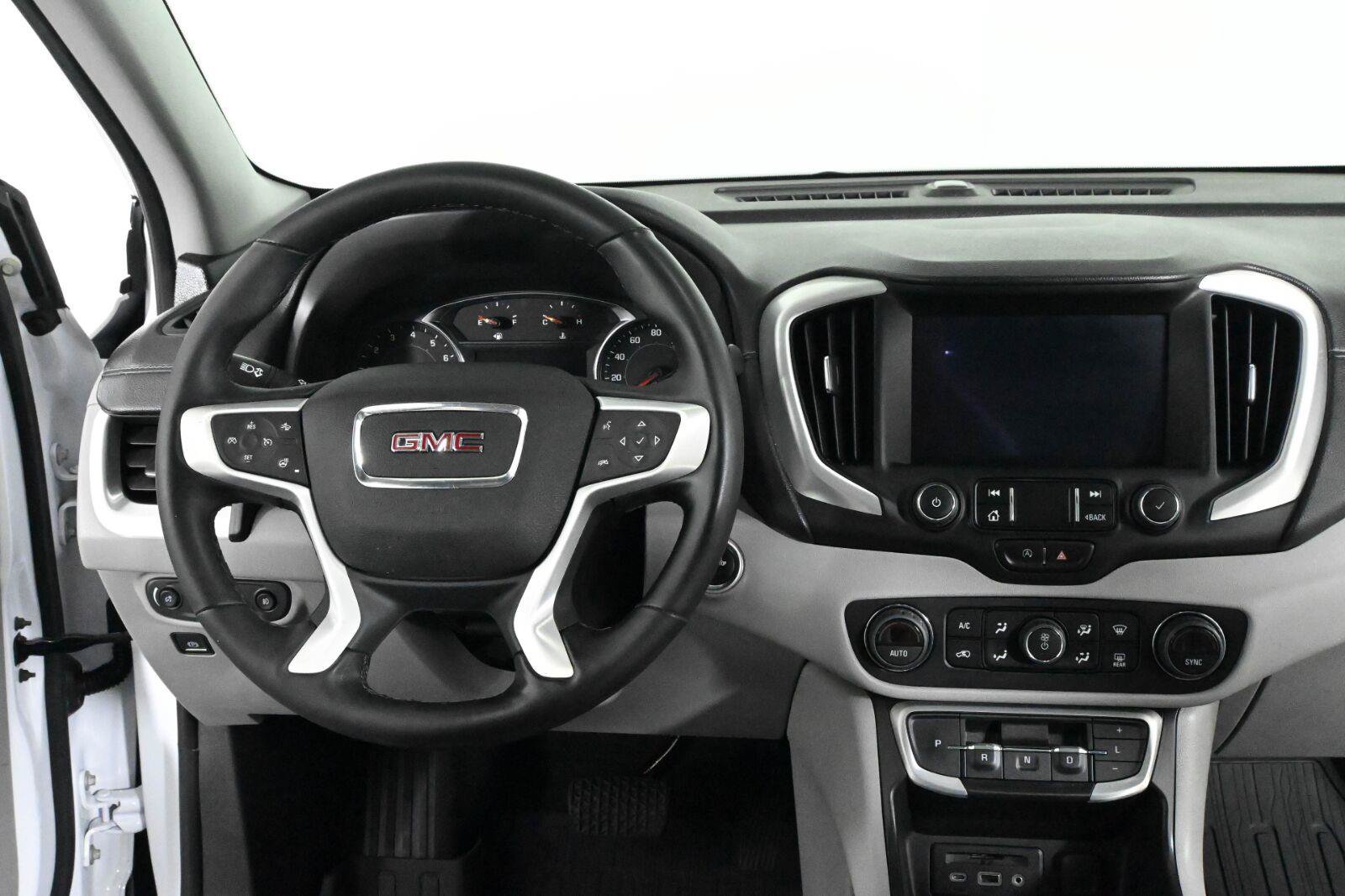 Used 2023 GMC Terrain SLT w/ LPO, Floor Liner Package FWD image 3