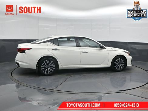 Used 2025 Nissan Altima 2.5 SV FWD image 3