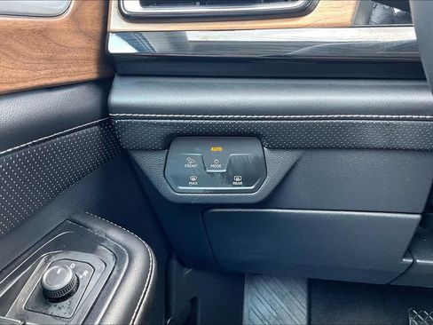 Used 2025 Volkswagen Atlas SE AWD/4WD image 38