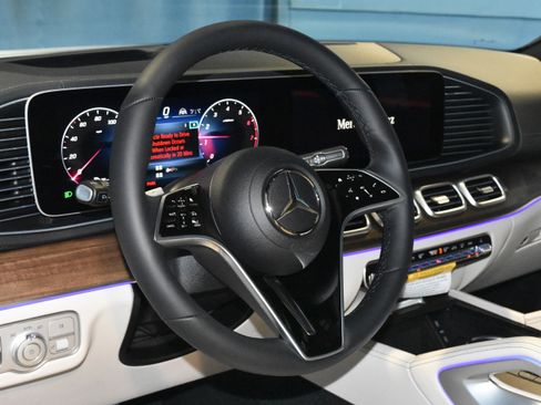 New 2026 Mercedes-Benz GLS 450 4MATIC image 2