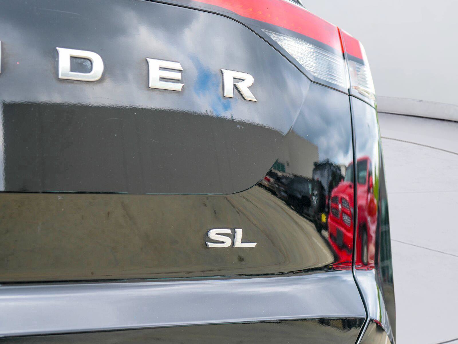 Used 2023 Nissan Pathfinder SL FWD image 7