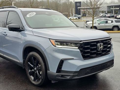 Used 2025 Honda Pilot Black Edition image 2