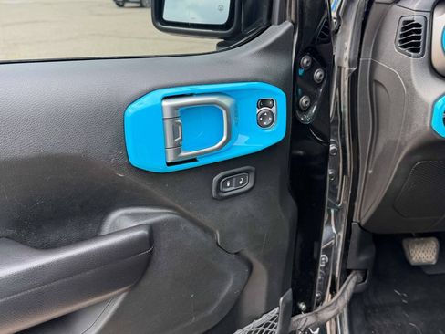Used 2019 Jeep Wrangler Unlimited Sport S AWD/4WD image 25