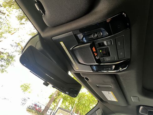 Used 2025 Lexus GX 550 w/ Accessory Package (2T) image 29