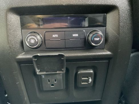 Used 2021 Chevrolet Traverse RS image 17