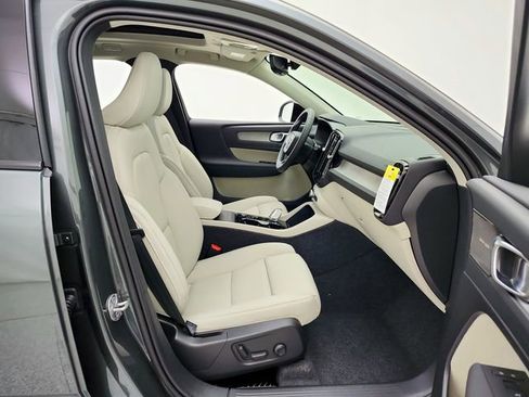 New 2026 Volvo XC40 B5 Plus w/ Climate Package AWD/4WD image 18