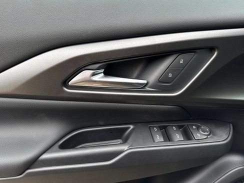 New 2026 Chevrolet Equinox EV LT w/ LPO, Blackout Package image 11