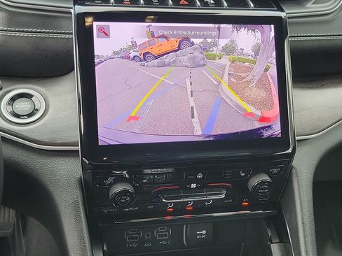 Certified 2023 Jeep Grand Cherokee Limited image 10