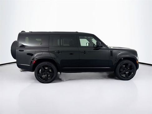 New 2026 Land Rover Defender 130 V8 image 4