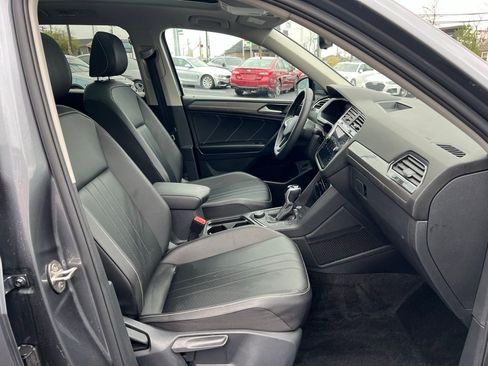 Used 2022 Volkswagen Tiguan SE w/ Panoramic Sunroof Package image 33