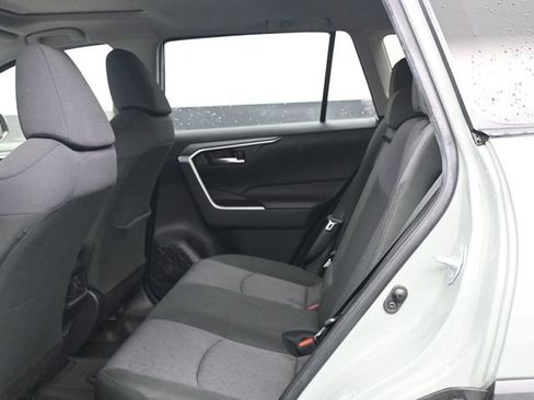 Used 2020 Toyota RAV4 XLE image 5