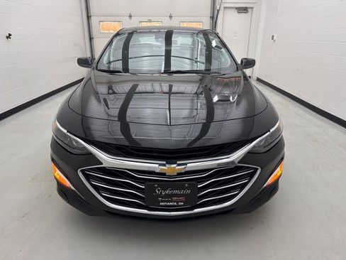 Used 2022 Chevrolet Malibu LS w/ Driver Confidence Package II image 2