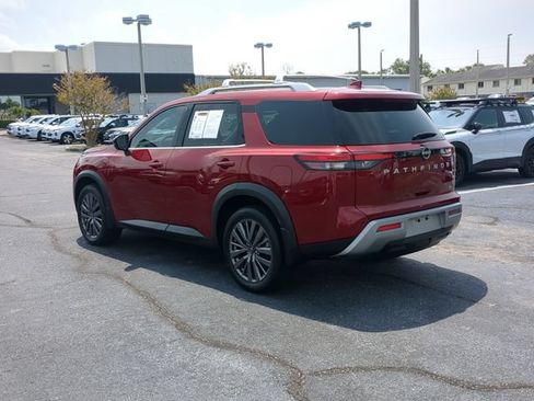 Used 2024 Nissan Pathfinder SL w/ SL Premium Package FWD image 8