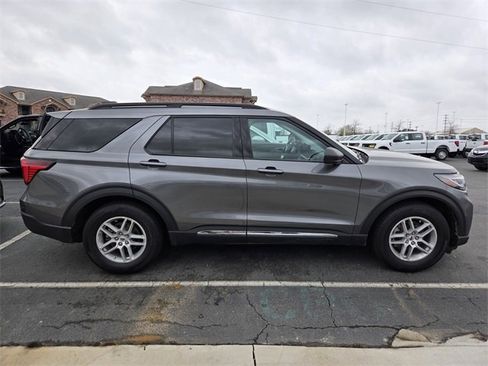 Certified 2025 Ford Explorer Active w/ Active Comfort Package image 4