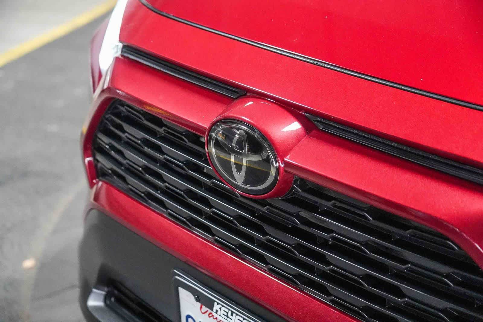 Certified 2023 Toyota RAV4 XLE w/ Convenience Package FWD image 4