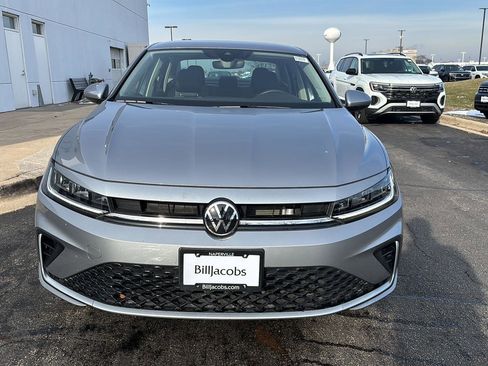 Used 2025 Volkswagen Jetta SE image 3