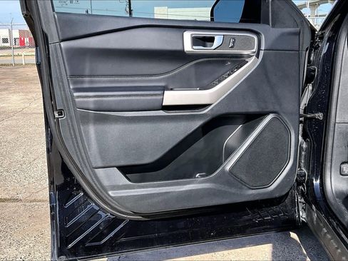 Used 2022 Ford Explorer XLT image 20