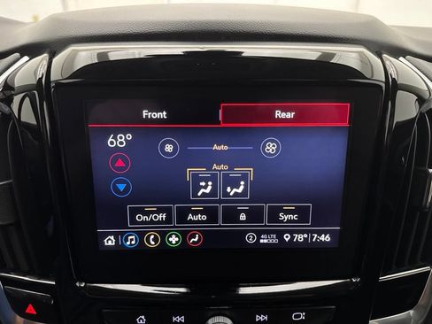 Used 2021 Chevrolet Traverse LT FWD image 31