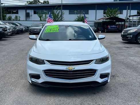 Used 2017 Chevrolet Malibu LT w/ Leather Package FWD image 3