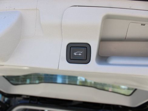 Certified 2023 GMC Acadia SLT image 20