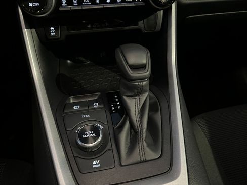 Used 2025 Toyota RAV4 LE image 40