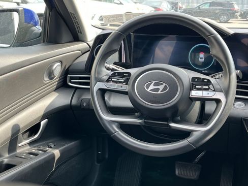 Used 2025 Hyundai Elantra SEL FWD image 28
