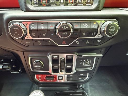 Used 2018 Jeep Wrangler Unlimited Rubicon AWD/4WD image 28