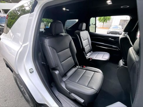Used 2026 Chevrolet Traverse LT w/ Driver Confidence Package FWD image 19