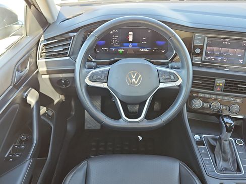 Used 2024 Volkswagen Jetta SE image 28