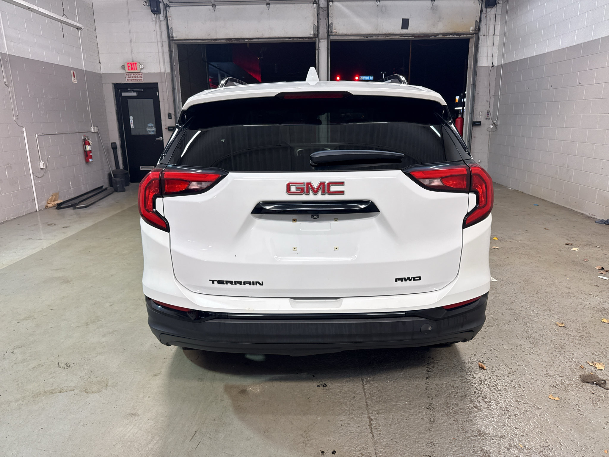 Used 2021 GMC Terrain SLE w/ Driver Convenience Package AWD/4WD image 7