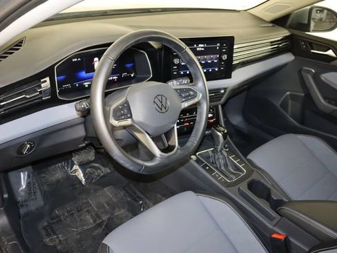 Used 2025 Volkswagen Jetta SE FWD image 26