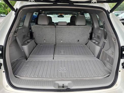 Used 2018 Toyota Highlander XLE AWD/4WD image 16