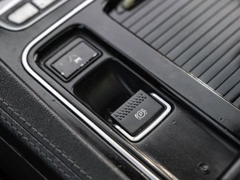 Used 2018 Jaguar F-PACE S image 29