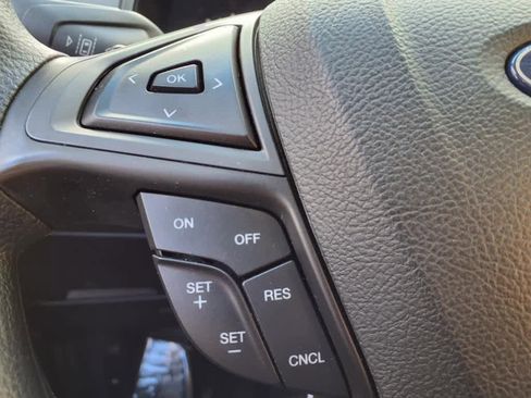 Used 2019 Ford Edge SE image 13