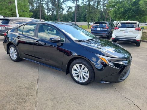 Used 2026 Toyota Corolla LE w/ LE Premium Package FWD image 10