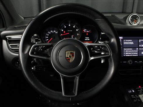 Certified 2021 Porsche Macan AWD/4WD image 10