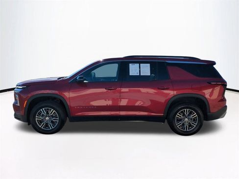 Used 2025 Chevrolet Traverse LT image 8