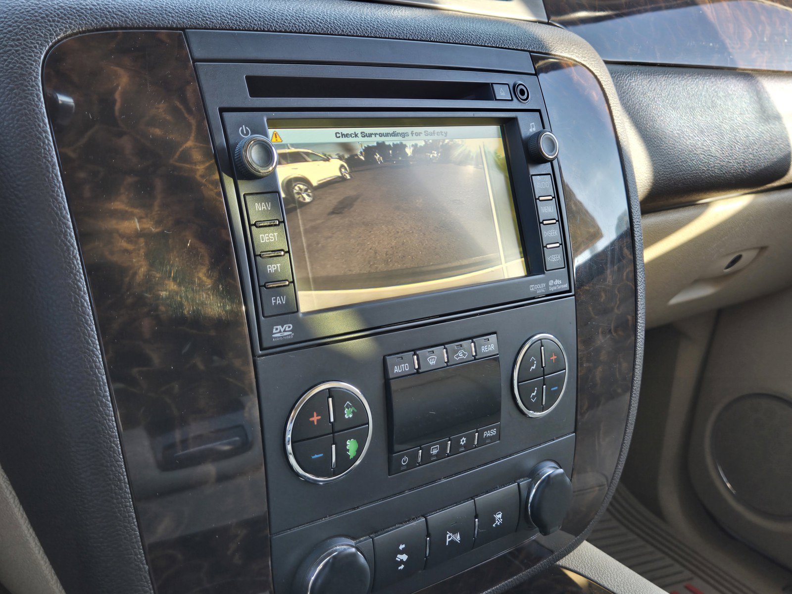 Used 2011 GMC Yukon XL Denali AWD/4WD image 19