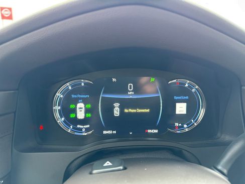 Used 2016 Cadillac Escalade Luxury image 22