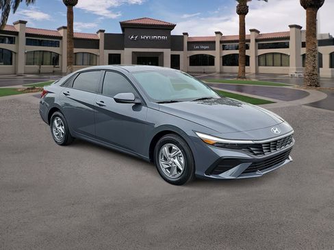Used 2026 Hyundai Elantra SE FWD image 2