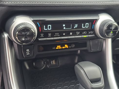Used 2025 Toyota RAV4 XLE AWD/4WD image 24