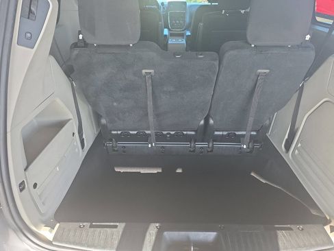 Used 2013 Dodge Grand Caravan SXT FWD image 15