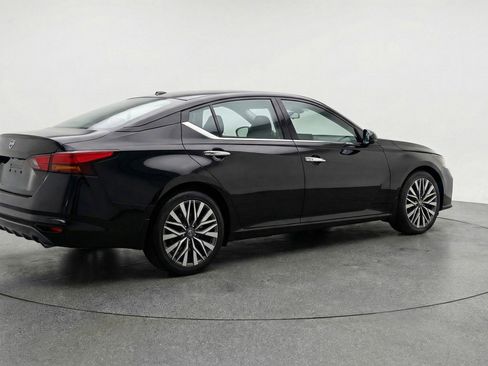 Used 2025 Nissan Altima 2.5 SV image 9