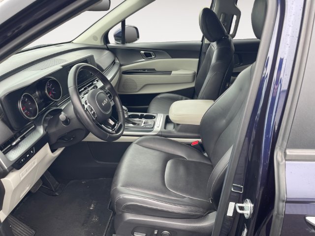 Used 2023 Kia Carnival LX FWD image 9