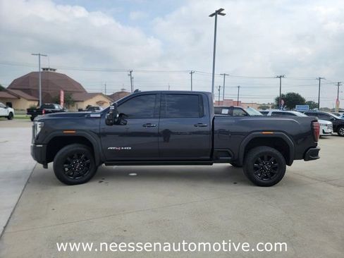 Used 2025 GMC Sierra 2500 AT4 w/ AT4 Premium Plus Package AWD/4WD image 4