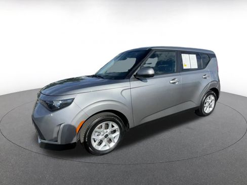 Used 2025 Kia Soul LX w/ LX Technology Package image 8