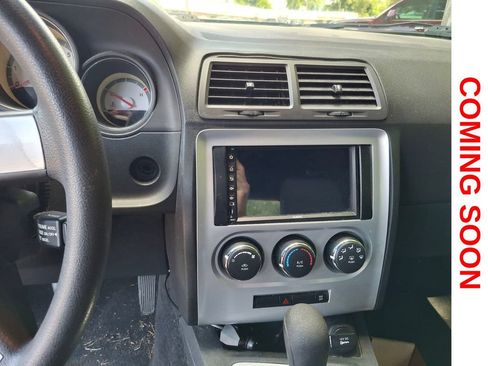 Used 2010 Dodge Challenger SE RWD image 13