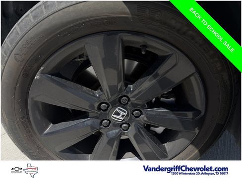 Used 2025 Honda Pilot Touring image 9